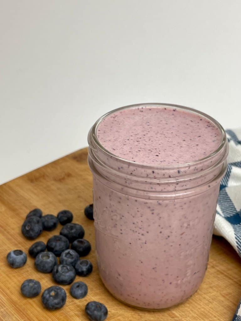 country girl cooking smoothie! 