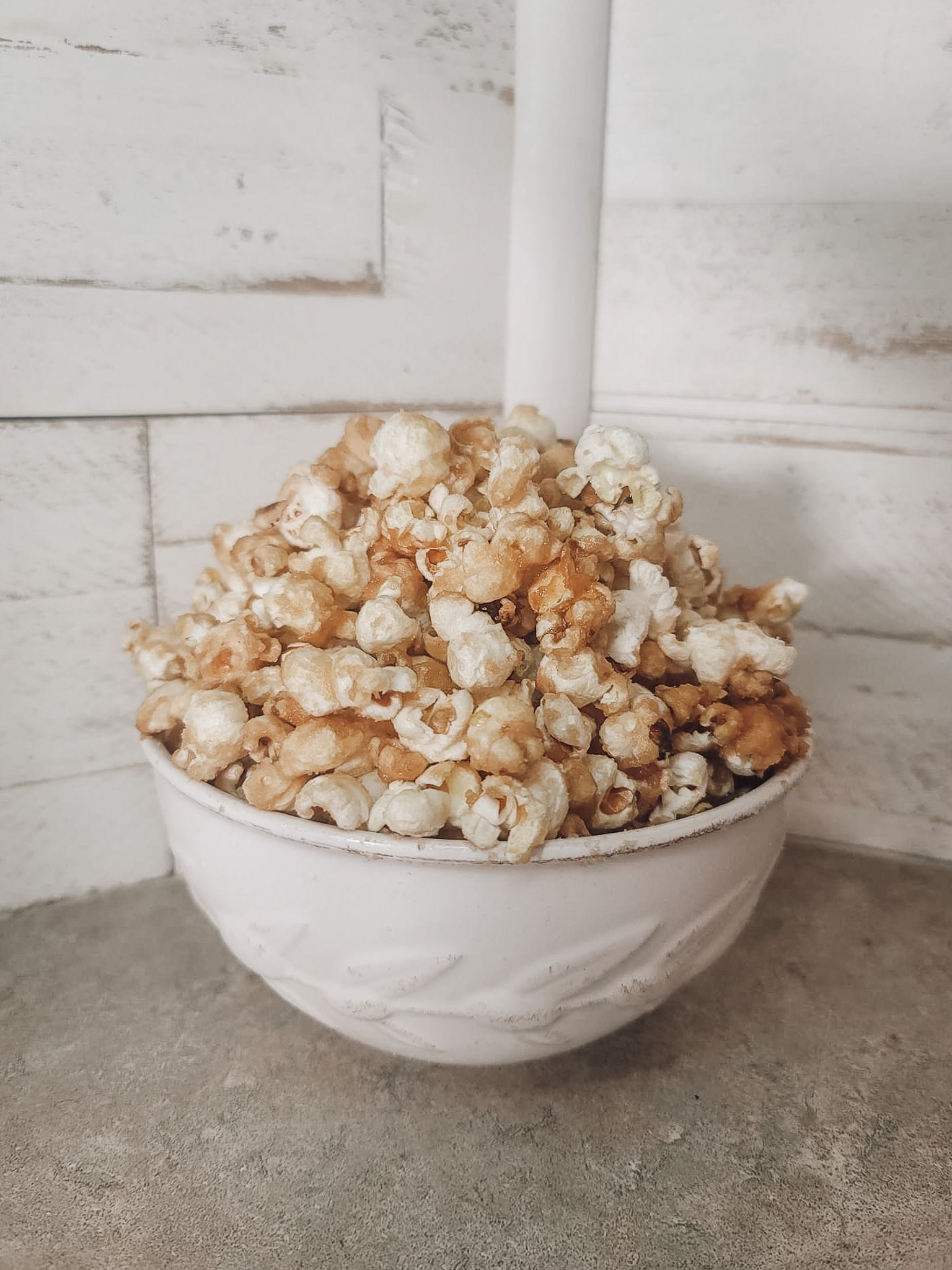 sugar free caramel popcorn Transfer popcorn into a large pan and stir to combine.  Enjoy.