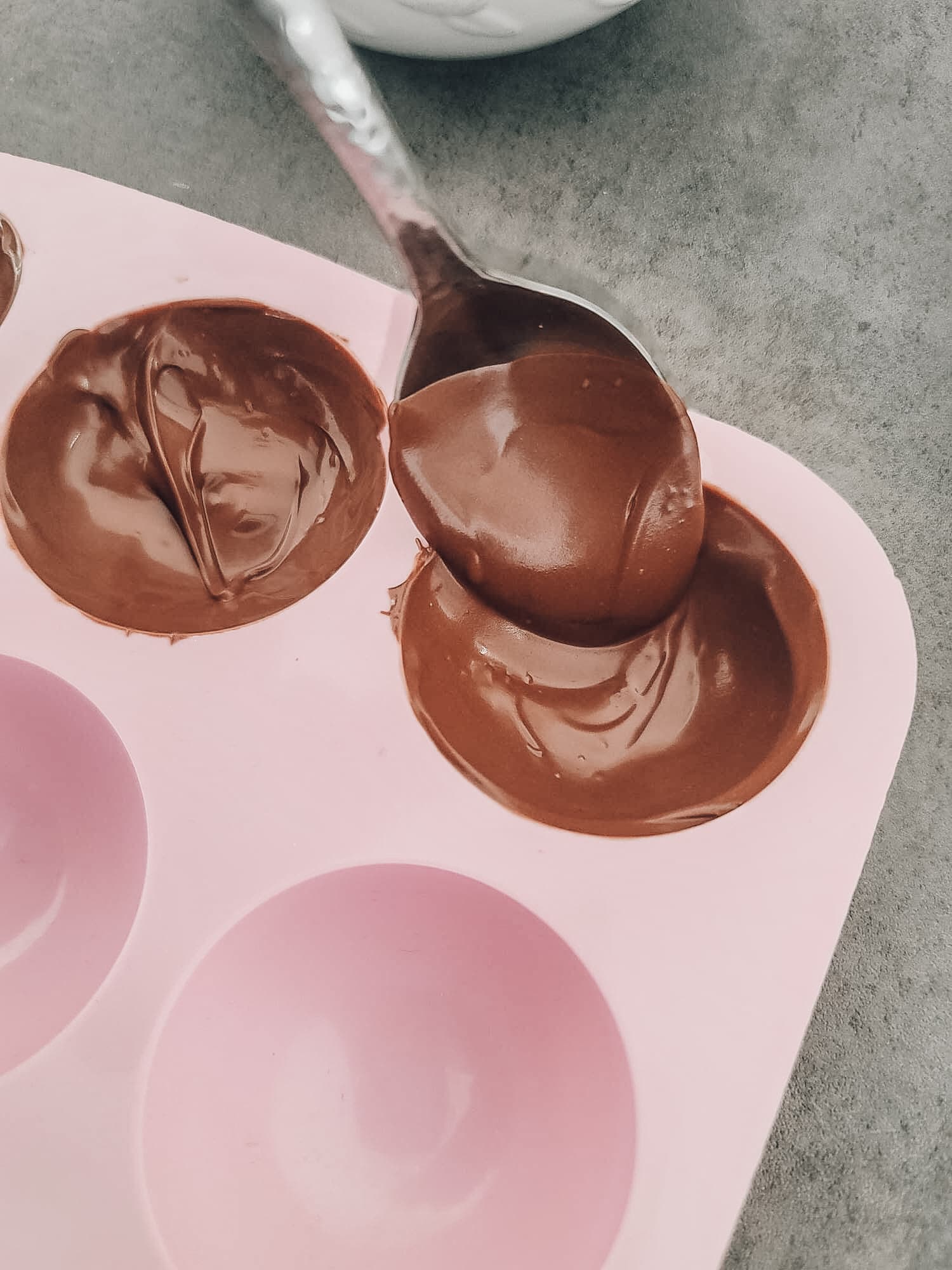 Spoon melted chocolate into a silicon mold and spread evenly around to form a half-circleFreeze for 1 hour or until solid. Sugar free cocoa bomb recipe
