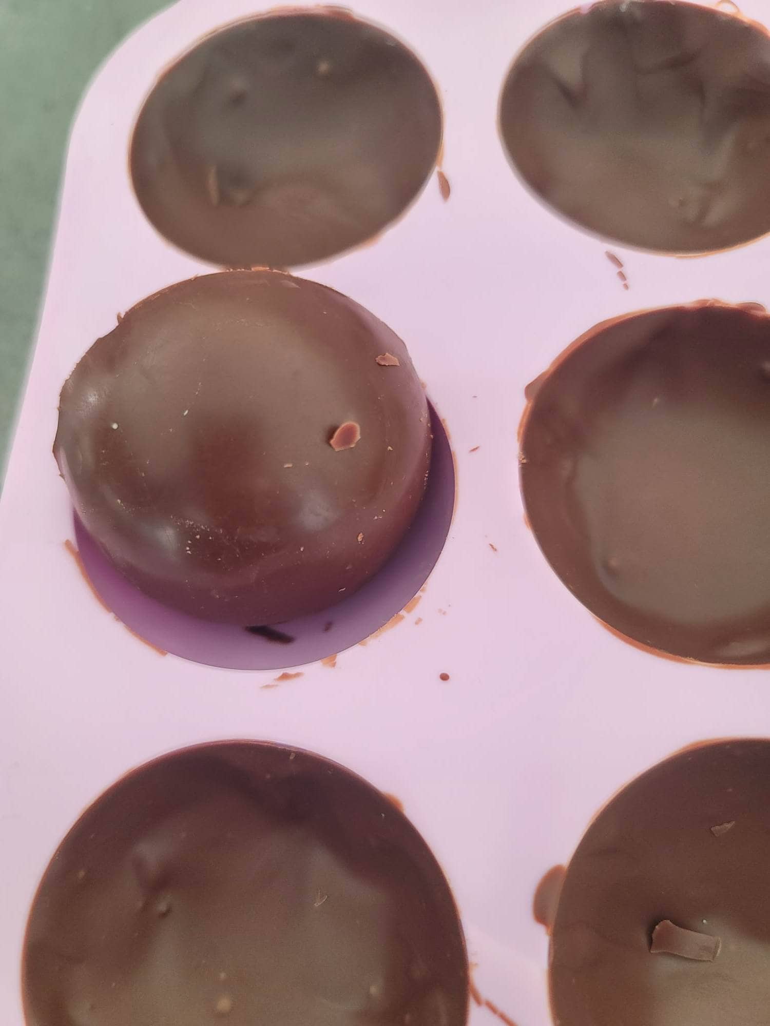 Remove chocolate circles from the mold. Sugar free hot cocoa bombs 
