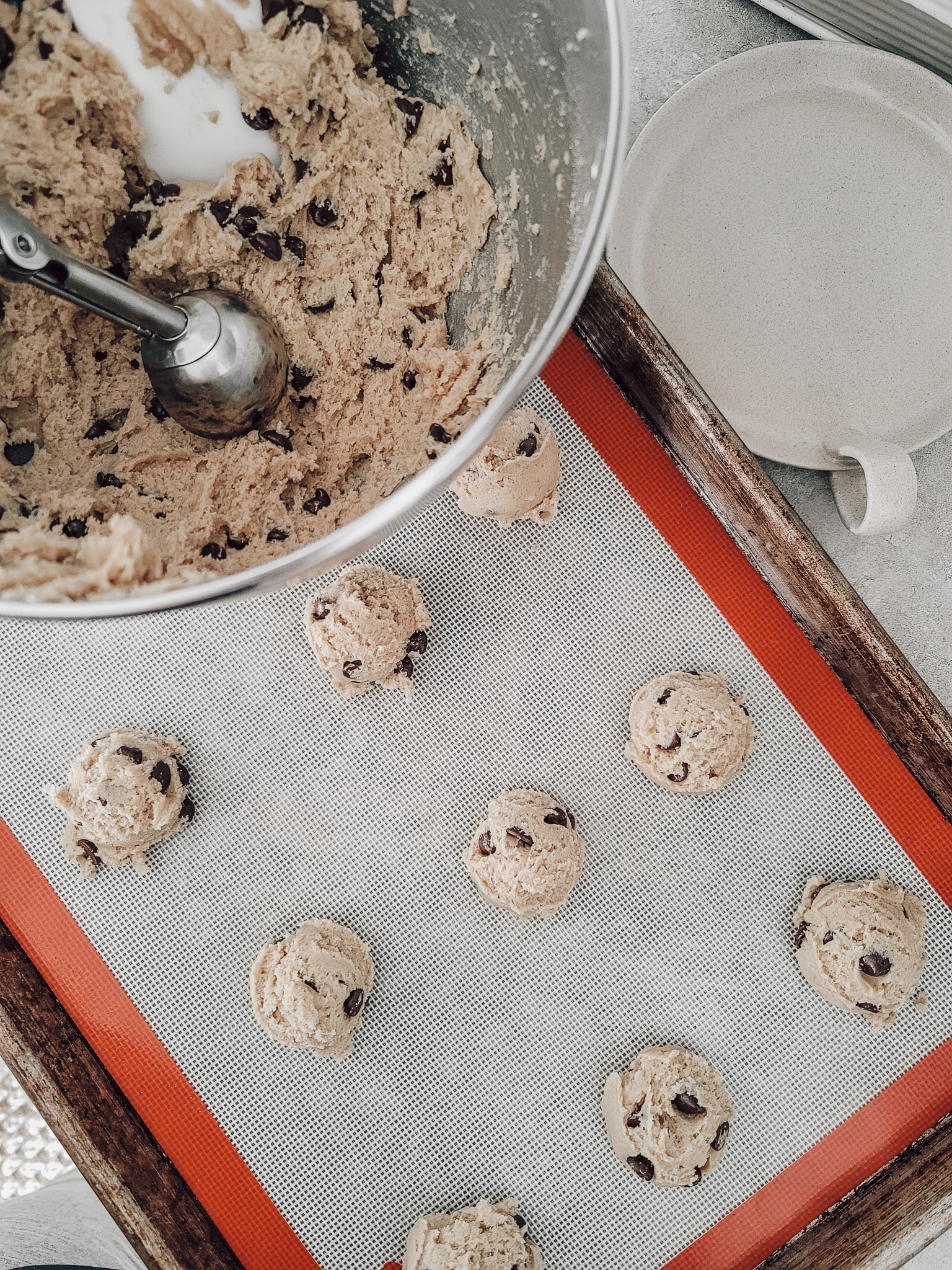 einkorn chocolate chip cookies. Using an ice cream scoop, spoon dough evenly on a baking sheet. 